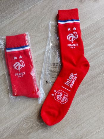 Paire de chaussettes promotionnelles neuves.