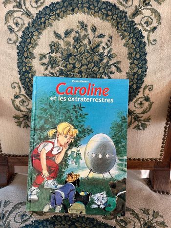 Pierre Probst - Livre Caroline et les Extraterrestres - Album bd Hachette années 90/00