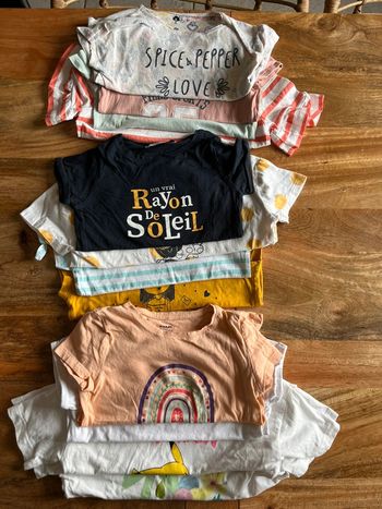 Lot de 12 tshirts MC fille 5 ans