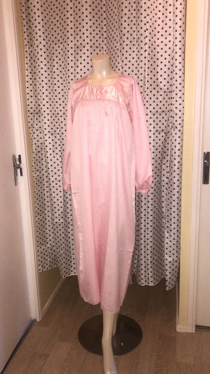 Chemise de nuit Vintage état neuf rose en satin