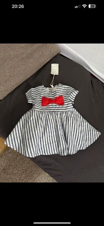 Robe bébé fille neuve avec étiquette