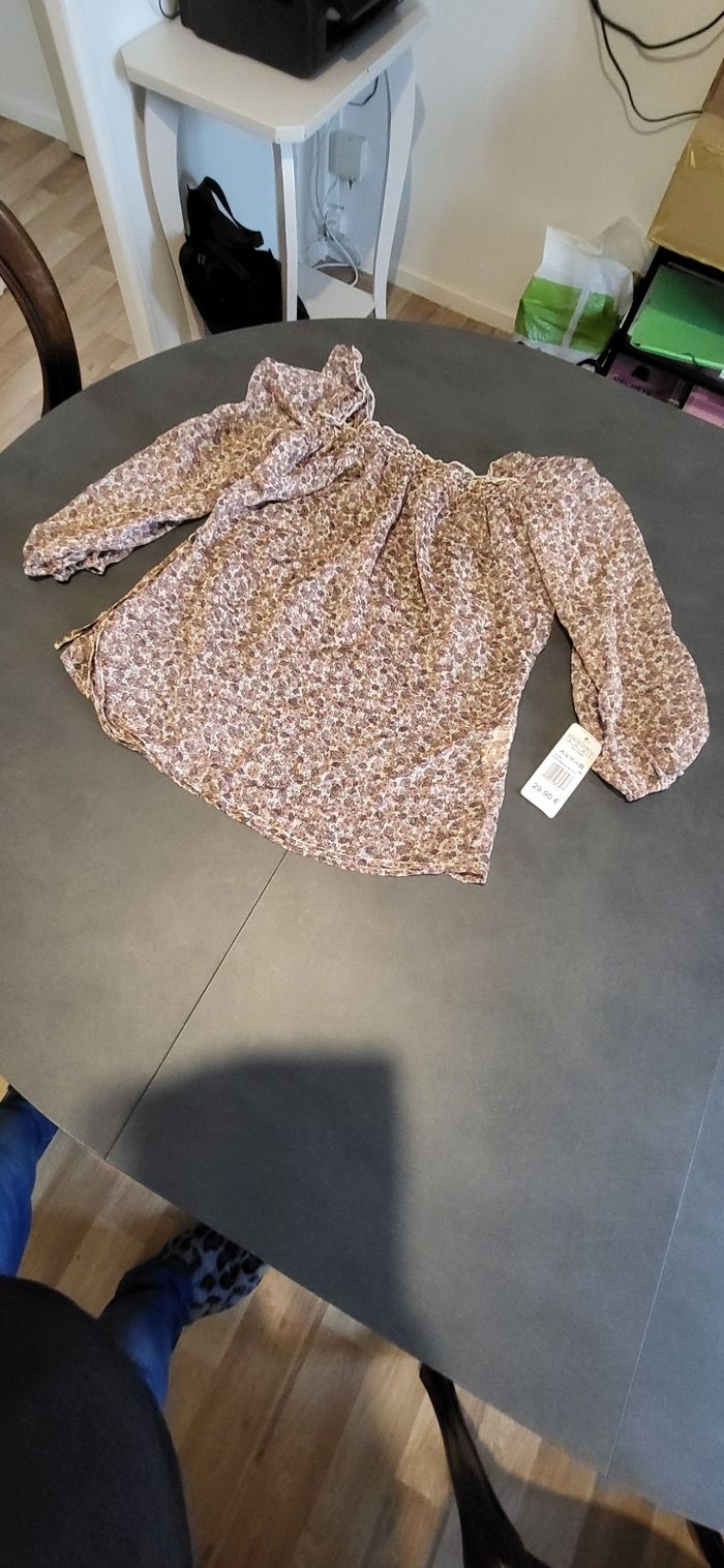 Blouse transparente à fleurs
