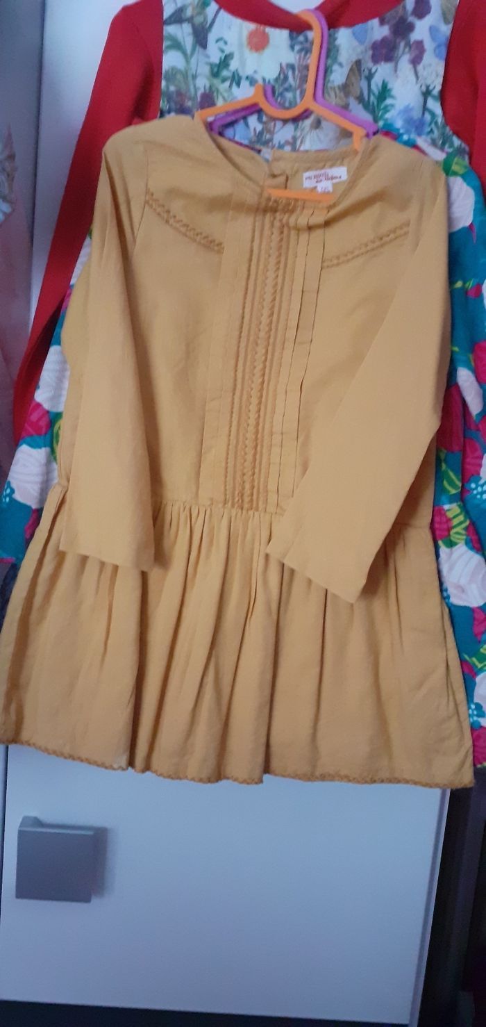 Vends 5 robe 5/6Ans en lot ou individuel si possible - photo numéro 2