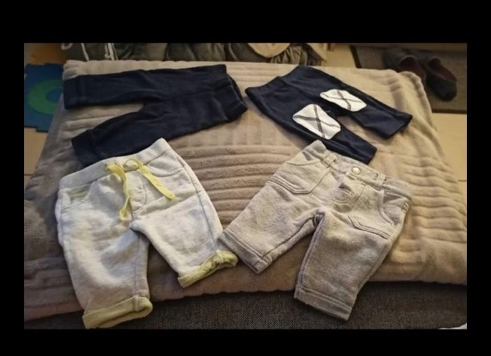 Lot pantalon taille 1 mois