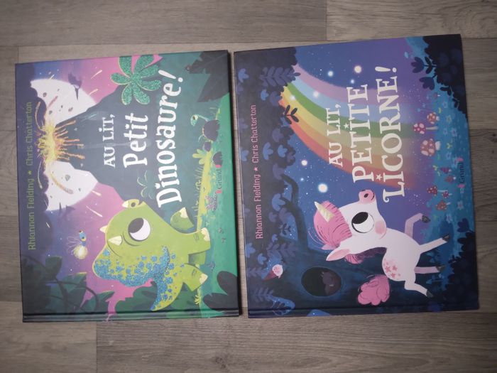 lot 2 livres au lit petit(e) licorne / dinosaure