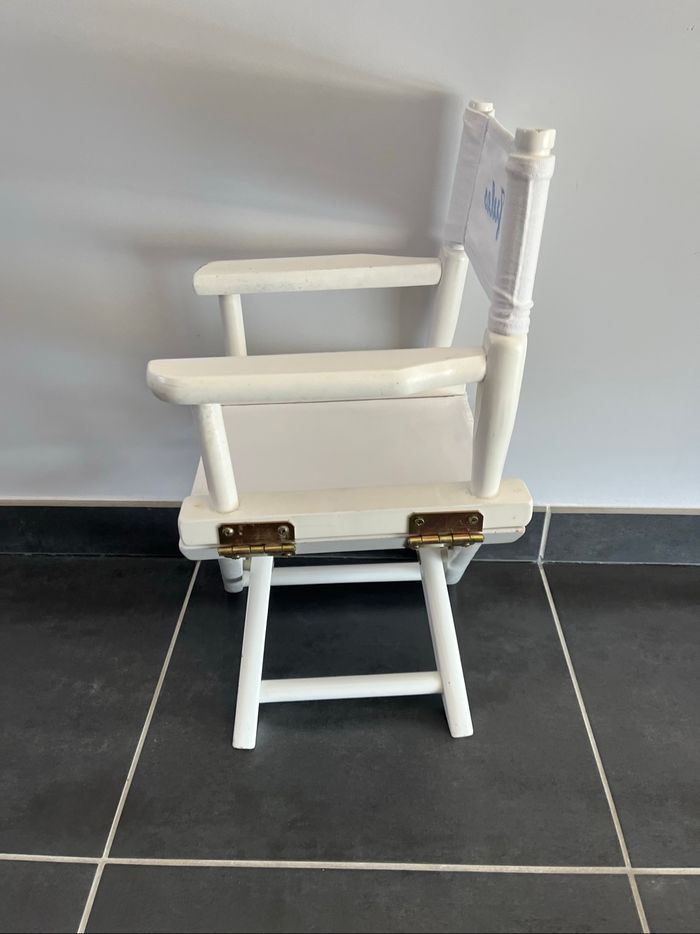 Chaise blanche metteur en scène - photo numéro 3