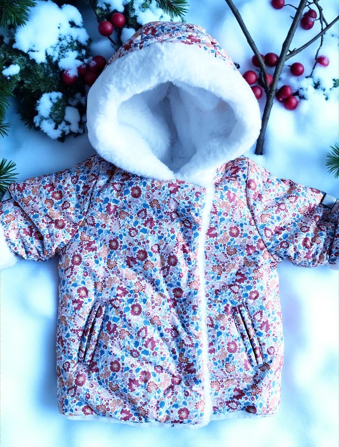 SERGENT MAJOR - NEW - MANTEAU A CAPUCHE RÉVERSIBLE BÉBÉ FILLE IMPRIMÉ LIBERTY 6M - photo numéro 3