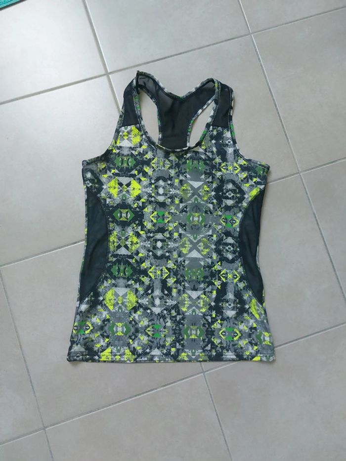 T-shirt de sport sans manches