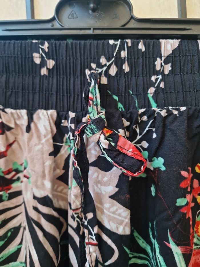 Pantalon fleuri - photo numéro 3