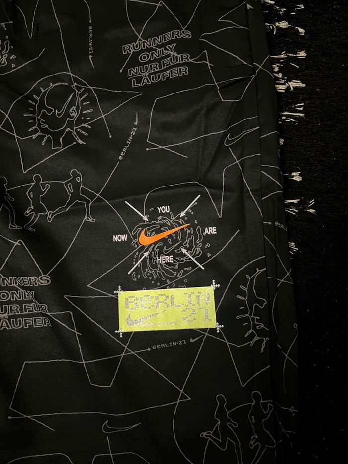 Pull Nike running Berlin - photo numéro 9