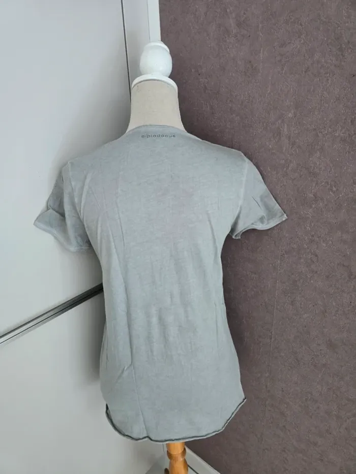 Tee-shirt diplodocus excellent état - photo numéro 2