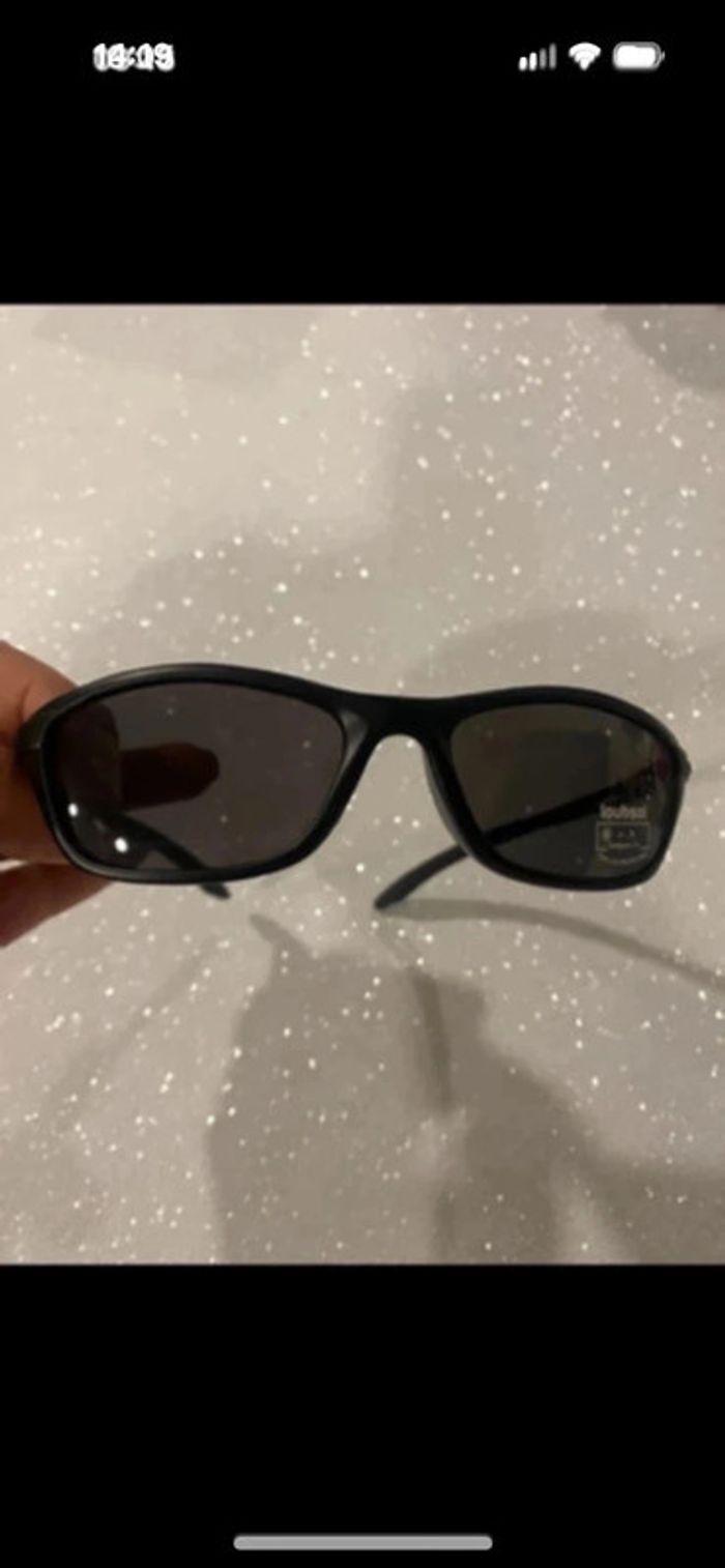 Jolie paire de lunettes de soleil neuves noires Loubsol envoi protégé - photo numéro 7