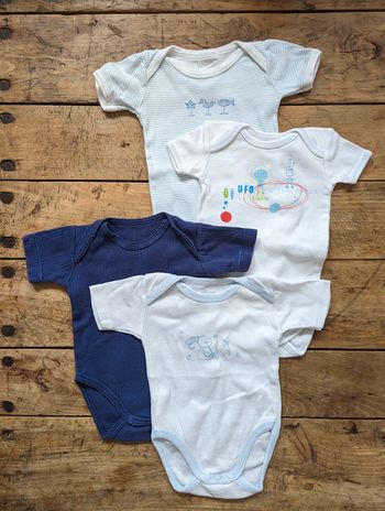 Lot de 4 bodies manches courtes - 3 mois