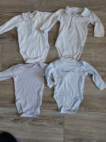 Lot de 4 bodies 6 mois