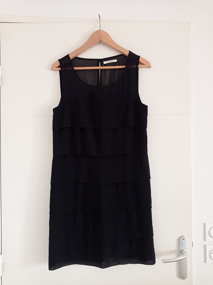 Robe noir neuve Camaieu grand 38 voir 40 voile noir double type volant superpose Camaieu Beebs