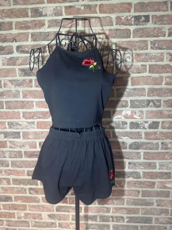 Ensemble short et top noir a fleurs Shein Taille S / 36 - photo numéro 2