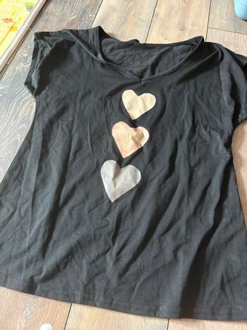 T-shirt taille M noir cœurs dorés marrons neuf