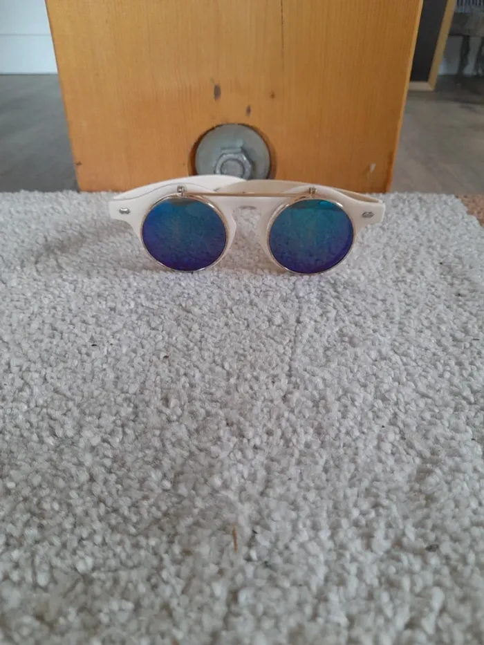 lunette de soleil - photo numéro 2