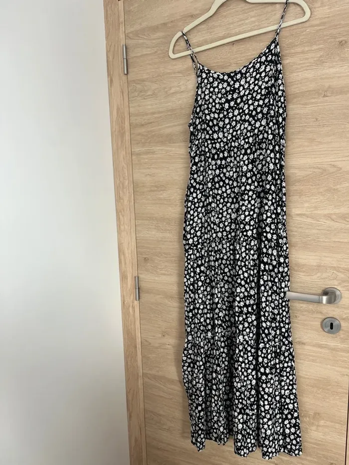Robe longue noir fleur blanche