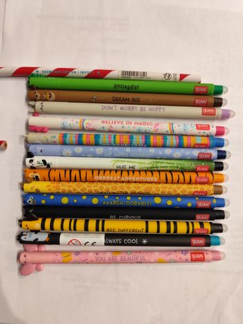Lot de 14 stylos legami+ crayon sucre d'orge offert 