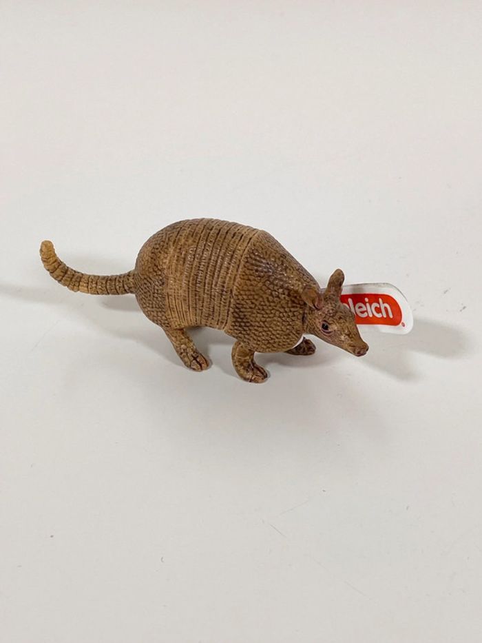 Schleich figurine Tatou