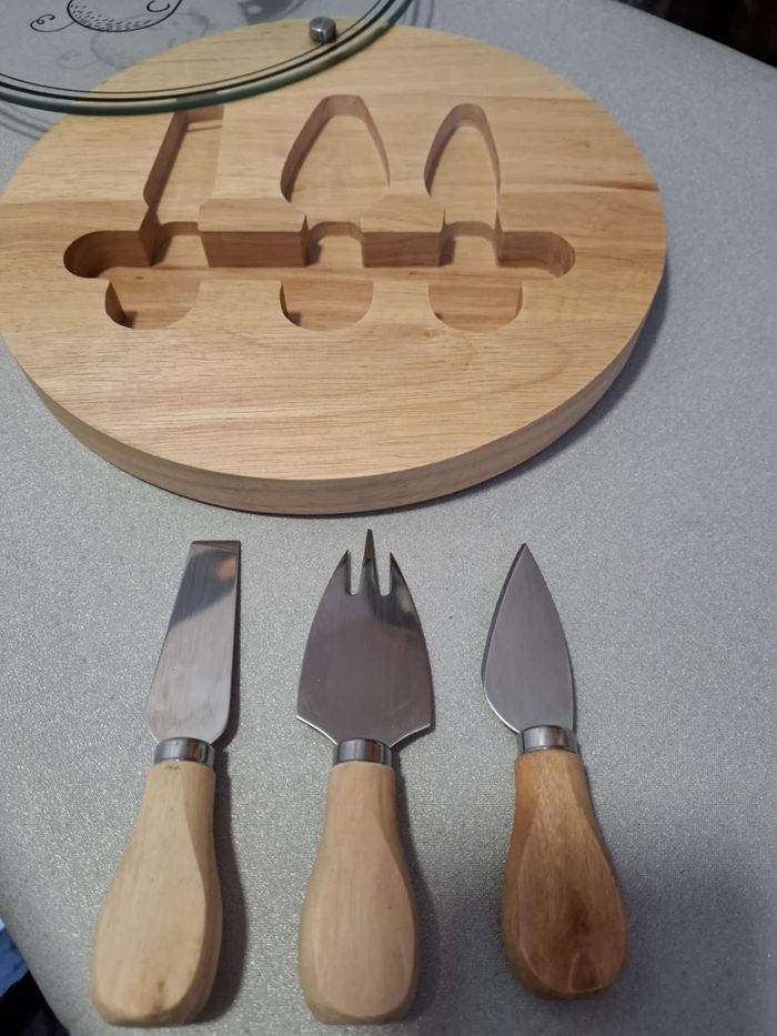 Joli plateau à fromages bois d'acacia verre coulissant avec couteaux neuf - photo numéro 5
