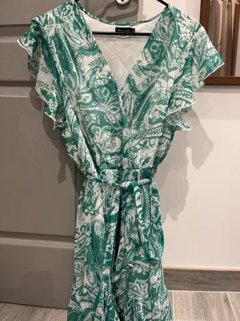 Robe verte et blanche froufrous