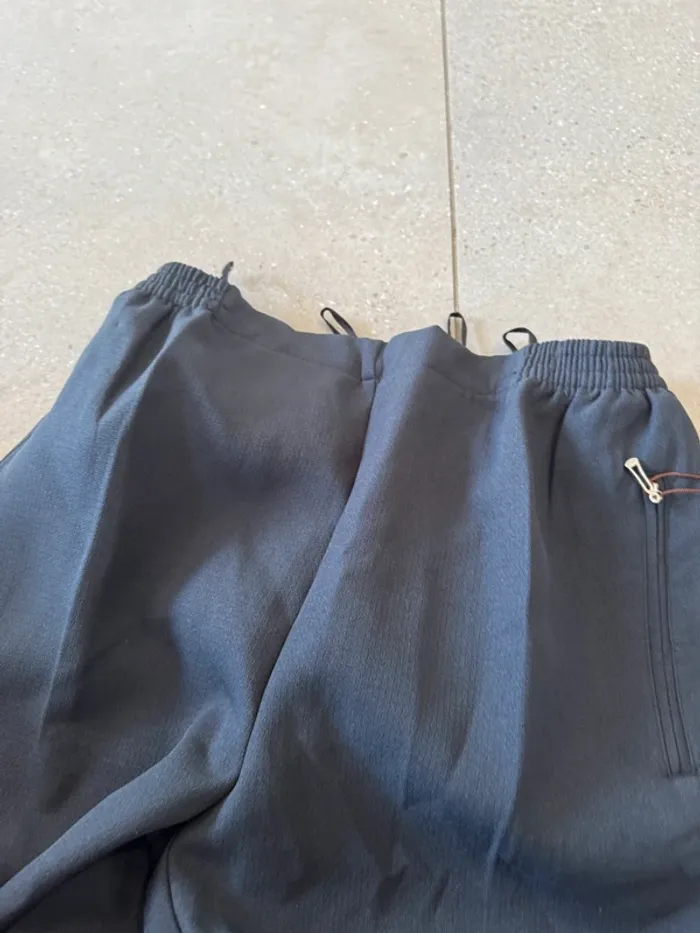 Pantalon navy Alica, taille 22, neuf élastique à la taille, 36*100cm - photo numéro 2