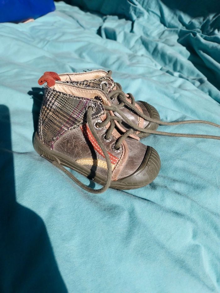 Paire chaussures