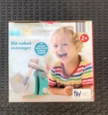 Robot ménager en bois