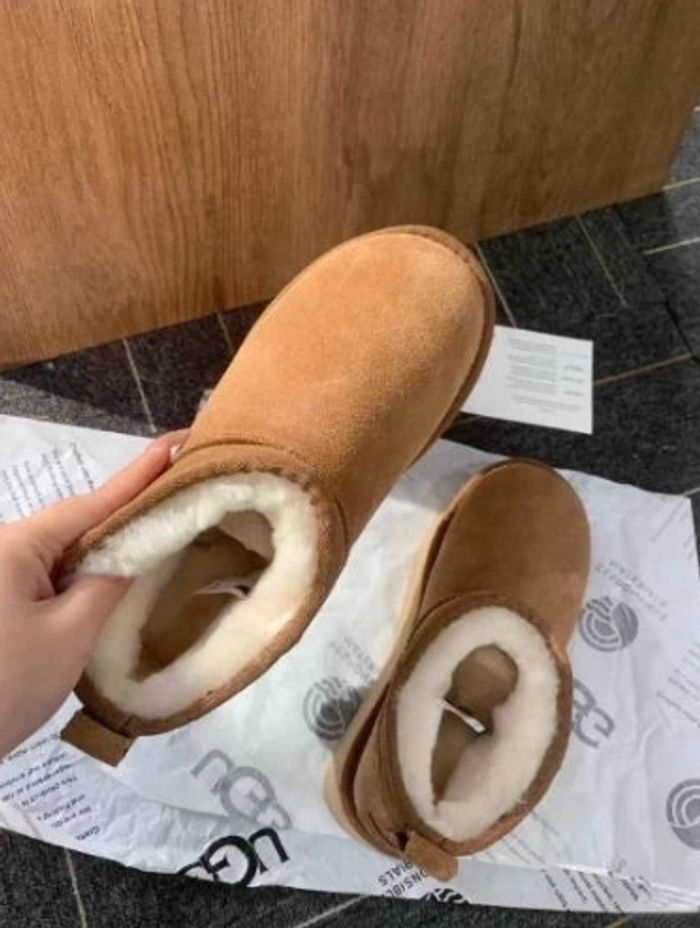 Bottes de neige UGG à petits talons hauts, pointure 37 - photo numéro 3