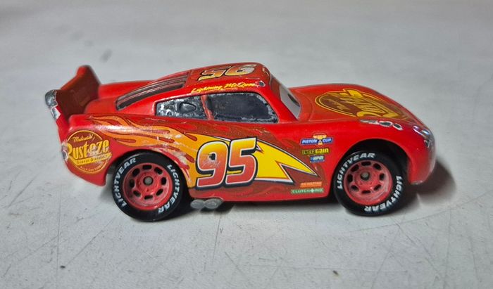 Flash McQueen miniature mattel Disney pixar - photo numéro 3