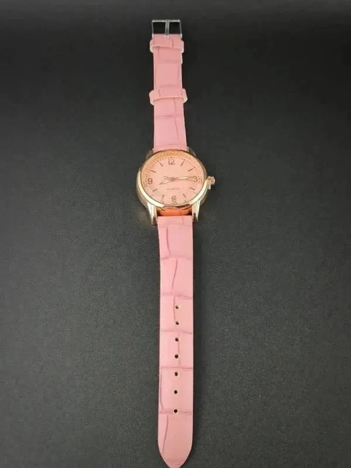 Montre rose bonbon, style classique - photo numéro 3