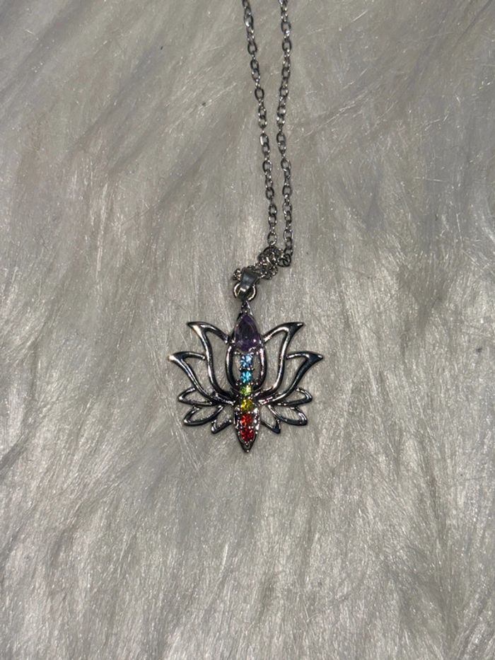Collier pendentif fleur de lotus et chakra - photo numéro 3