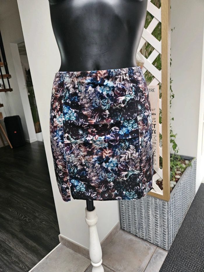 Urban outfitters mini jupe velours à fleurs taille XS