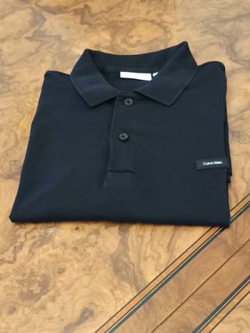 Polo Calvin Klein slim fit neuf taille M avec nouveau logo ( depuis 2024)
