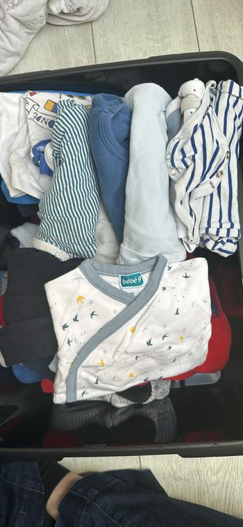 Vends lot bébé 6 mois  76 articles