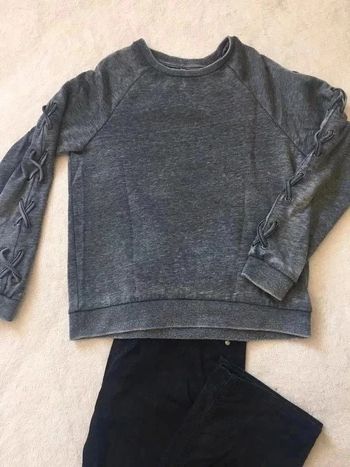 Pull d'hiver sweat gris foncé avec noeuds col rond à manches longues