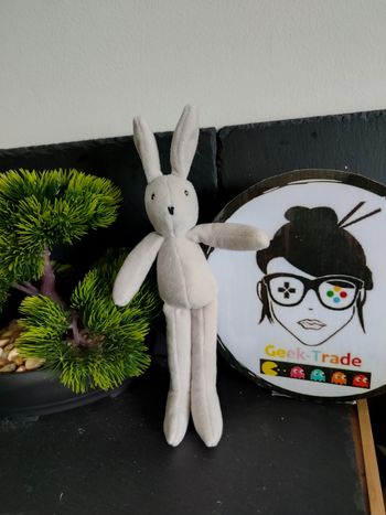 doudou petite peluche sylvain lapin moulin roty gris  pantin Grande Famille 3315