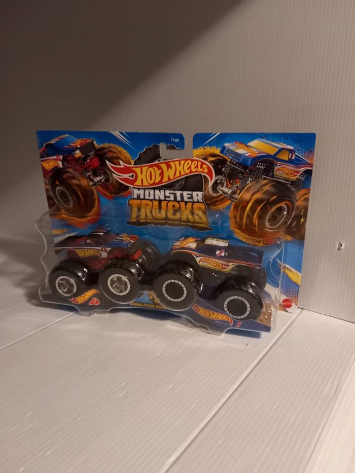 Hotwheel monster truck 4 vs 1