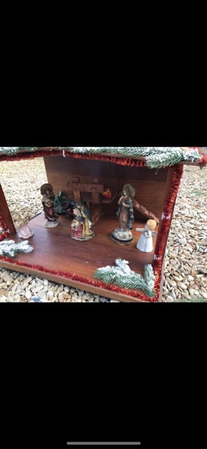 Très grande crèche et ces santons pour noël 🎅 - photo numéro 2