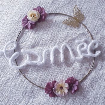 Décoration murale couronne fleur prénom personnalisé tricotin fait main guirlande lumineuse chambre bébé