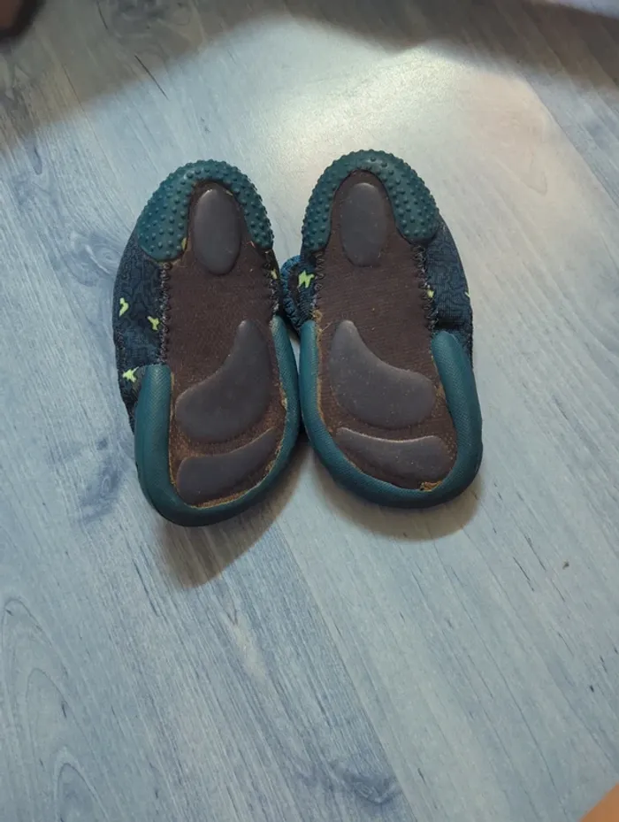 Chausson extérieur anti glisse decathlon taille 24 - photo numéro 2