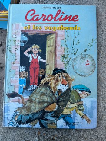 Beau livre traditionnel vintage bd Caroline et les Vagabonds