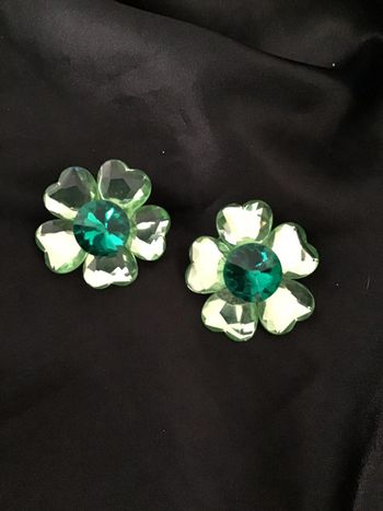 Très beaux clips fleurs vintage . Années 80