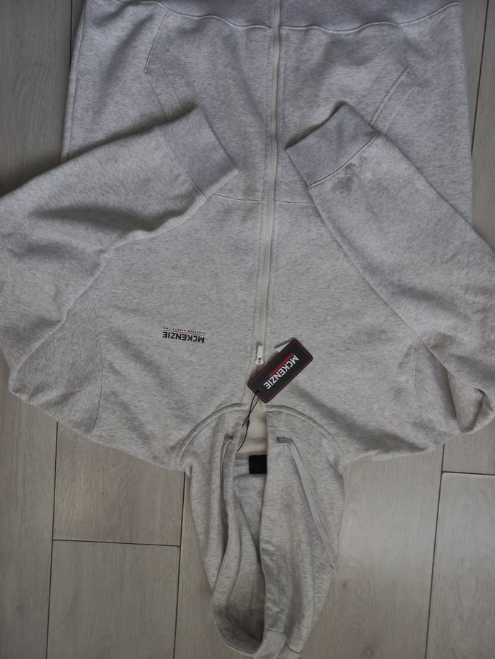 Jogging tout neuf - photo numéro 4