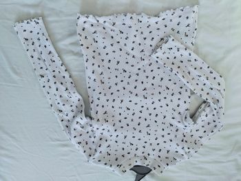 T-shirt blanc à fleurs