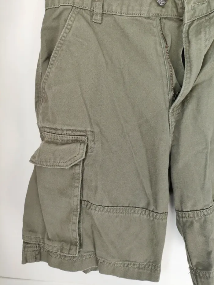 Short Kiabi kaki – Taille S, très bon état général. - photo numéro 3
