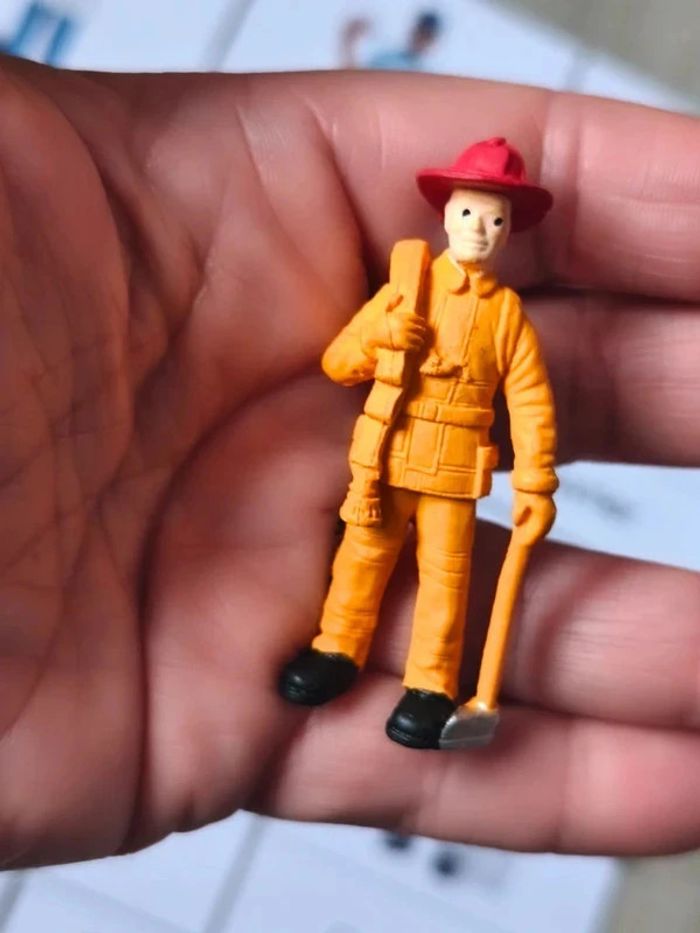 Cartes de nomenclature des métiers avec figurines - photo numéro 6