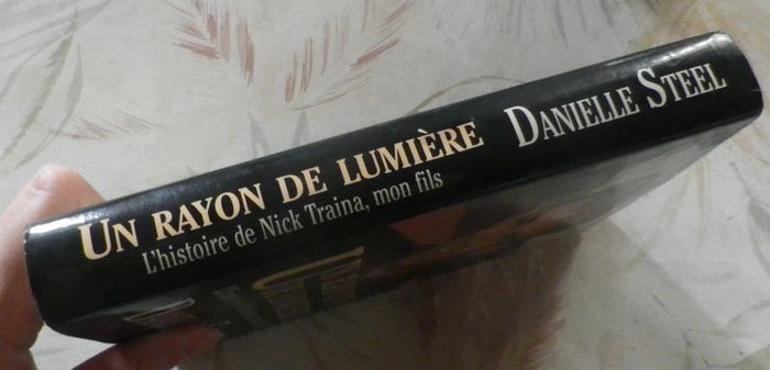 Un rayon de lumière. L'histoire de Nick Traina, mon fils par Danielle Steel Ed. France Loisirs - photo numéro 3